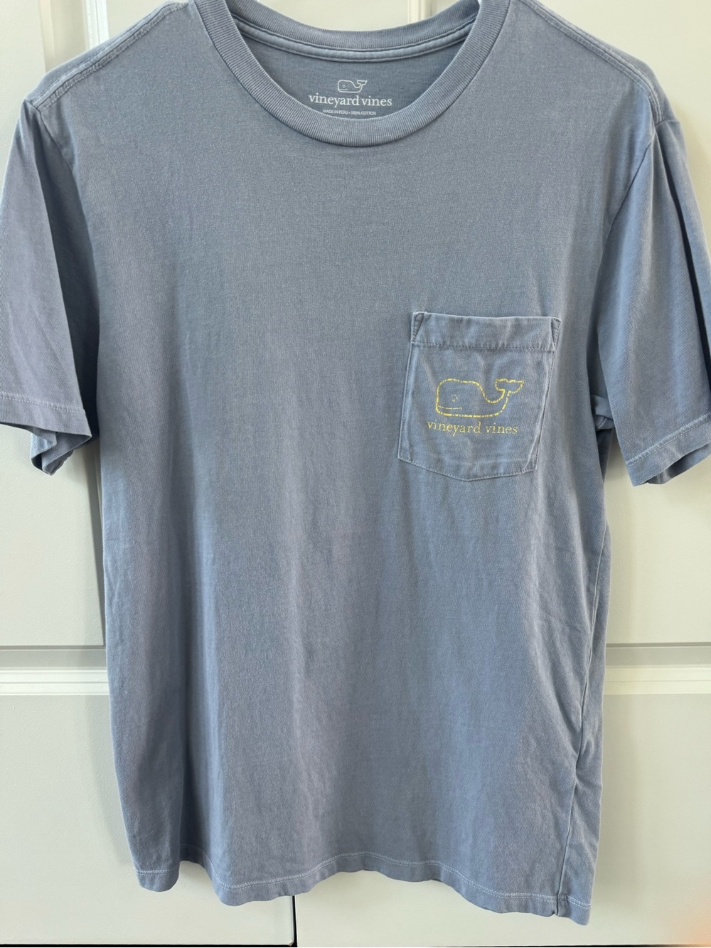 Vineyard Vines Short-Sleeve Pocket Tee in Washed Blue with Yellow Whale